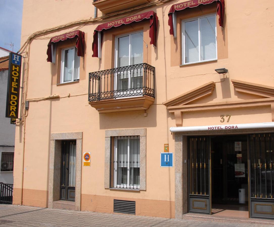 Hotel Dora Plasencia Exterior photo