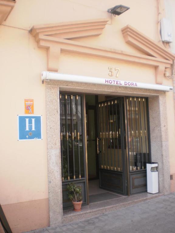 Hotel Dora Plasencia Exterior photo