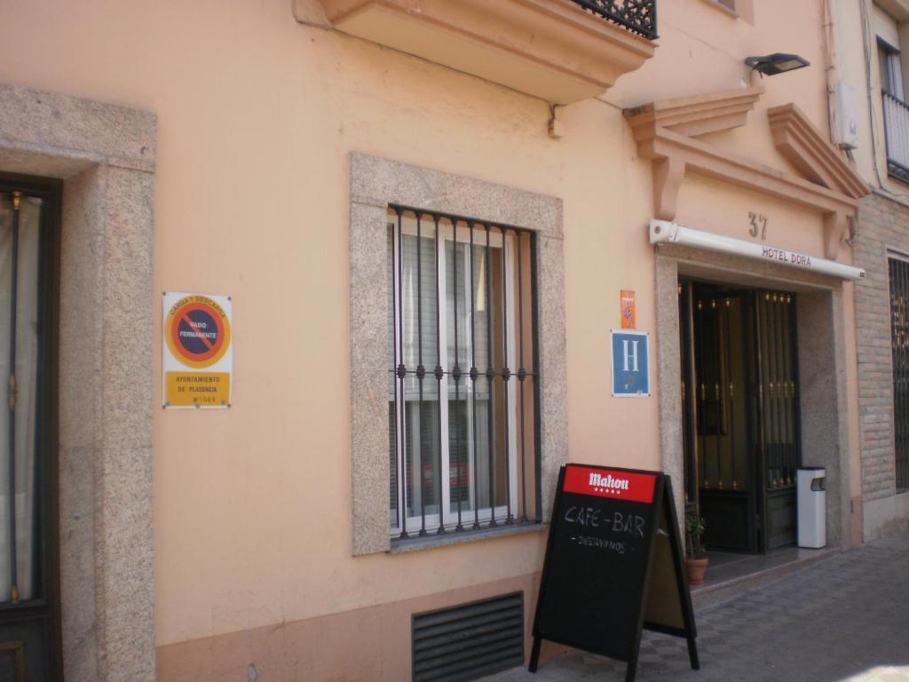 Hotel Dora Plasencia Exterior photo